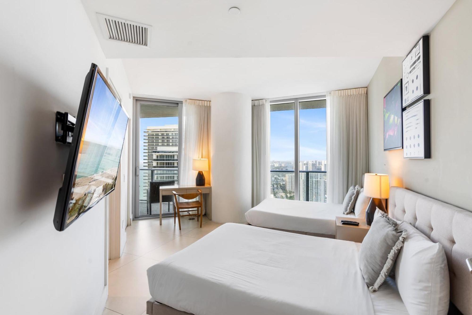 High Floor Corner 2 Bdr At Lyfe Resort Hollywood Bagian luar foto
