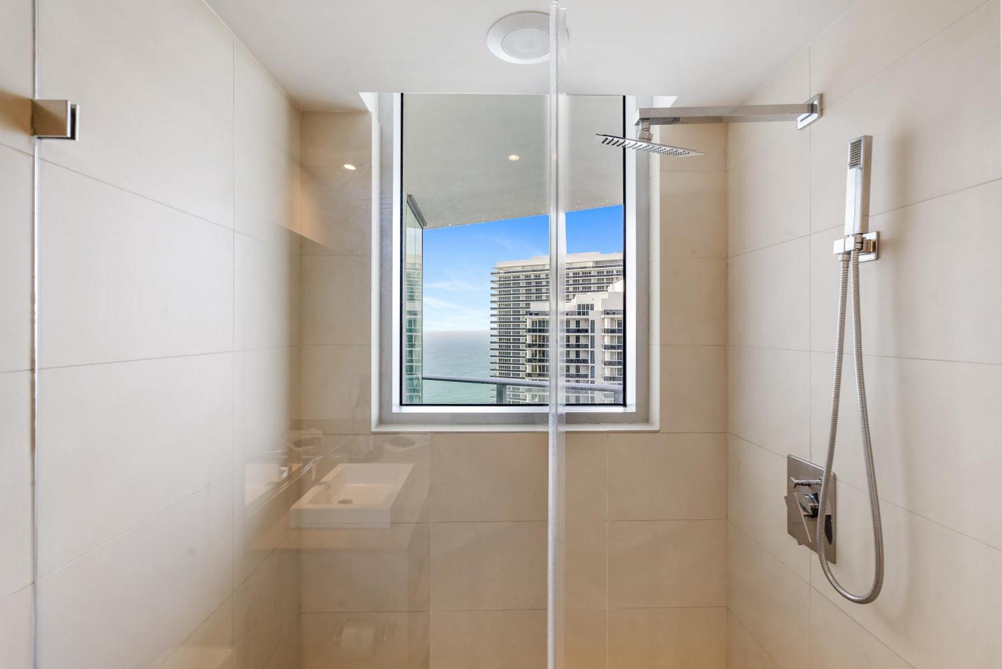 High Floor Corner 2 Bdr At Lyfe Resort Hollywood Bagian luar foto